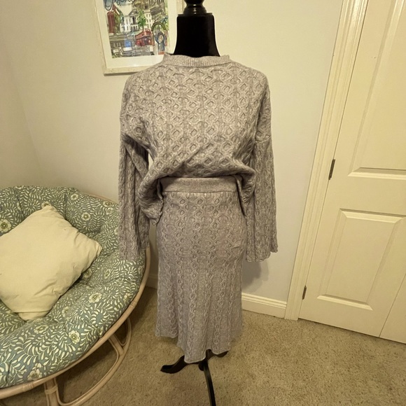 Pretty sweater set from local boutique. Sm-Md - Picture 1 of 3